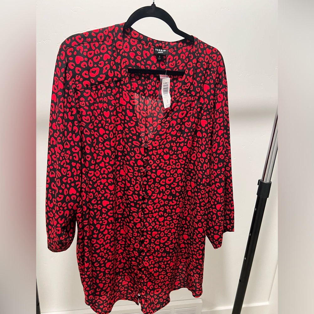 Torrid Red & Black Blouse Size 5. Never worn still has tags